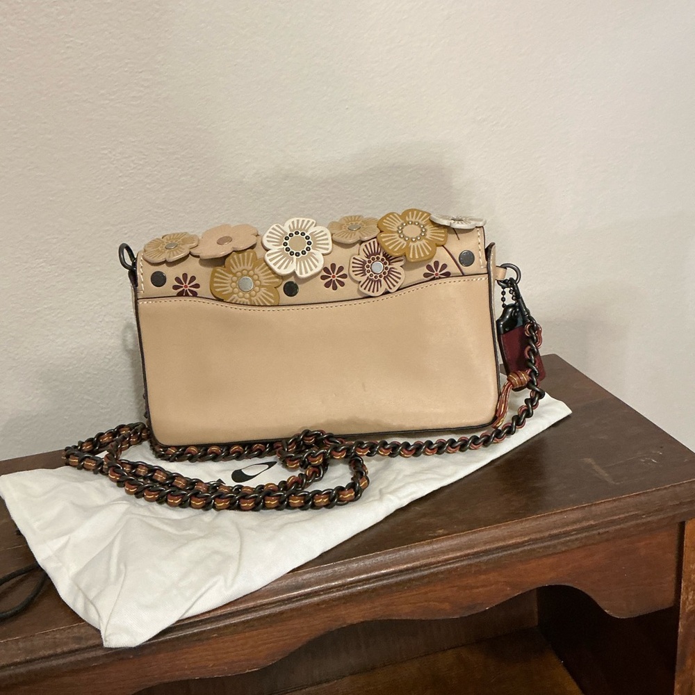 Rare Coach ‘Dinky with Crystal Tea Rose’ Floral Crossbody - Picture 2 of 8